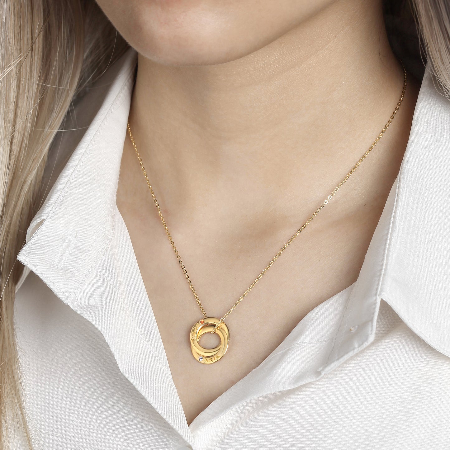 Collier Personnalisable Femme – Un Bijou Unique Plein d’Émotion